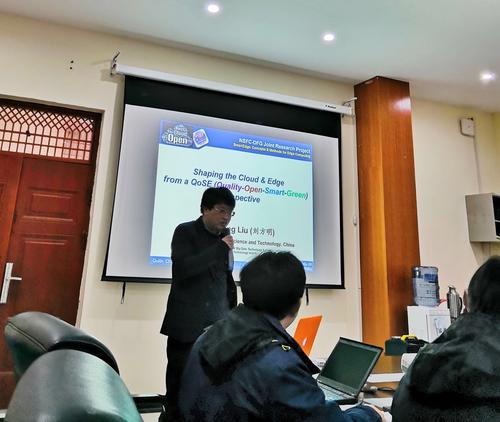 刘方明教授作学术报告 刘方明教授作学术报告